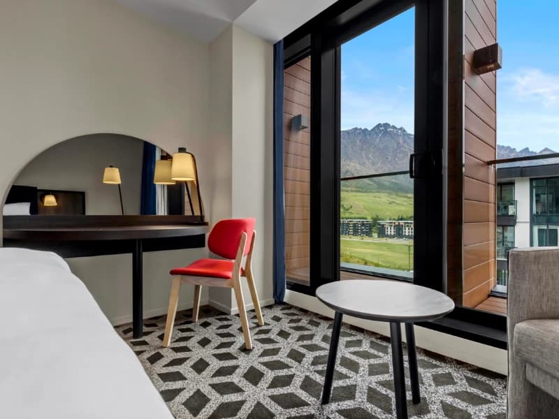 Holiday inn remarkables 02