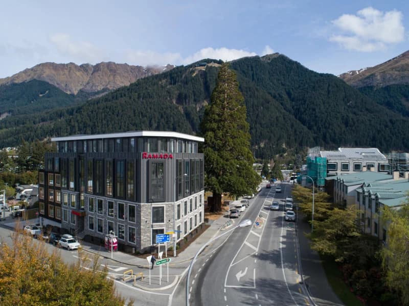 Ramada queenstown central 01