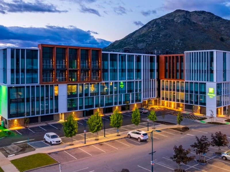 Holiday inn remarkables 09