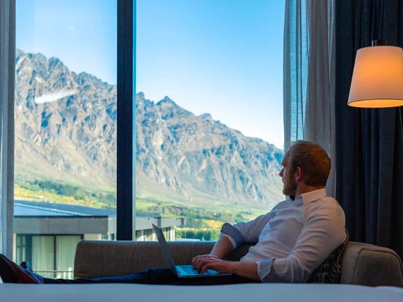 Holiday inn remarkables 11