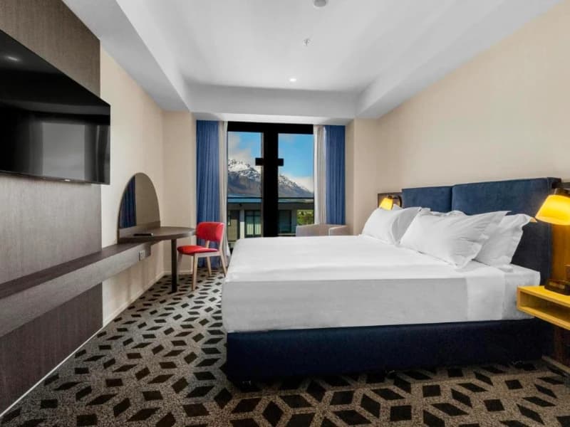 Holiday inn remarkables 12
