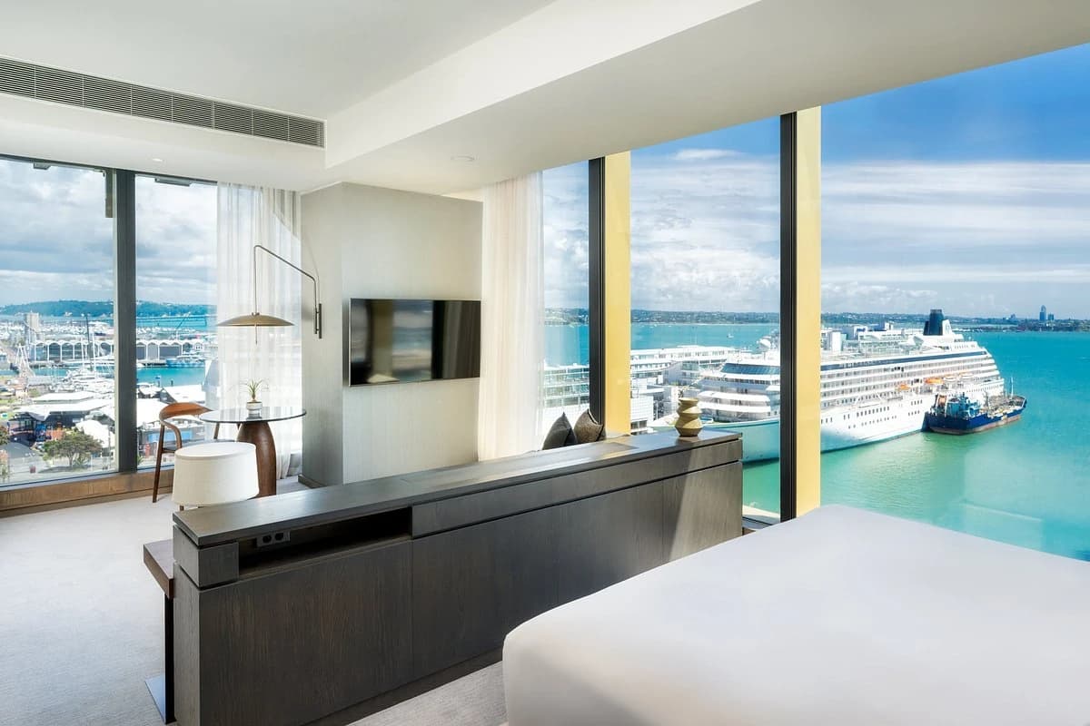 King junior suite harbour 1