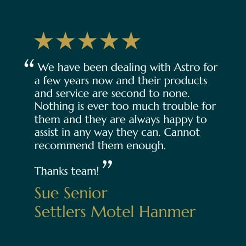 Five-star customer review card from Sue Senior, Settlers Motel Hanmer